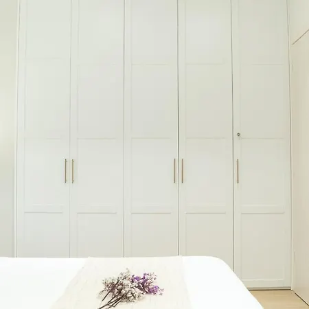 Imeros Centre - Luxurious & Spacious!
